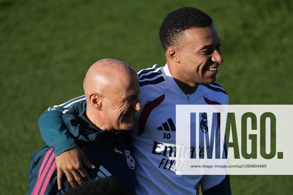 REAL MADRID CF v RB LEIPZIG. CHAMPIONS LEAGUE 2026 2027. ROUND 3. Real Madrid CF s Kylian Mbappe (r) with the fitness coach Antonio Pintus during training session prior to the Champions League round 3 match against RB Leipzig. October 20 2026. (ALTERPHOTOS Acero) MadridSpain