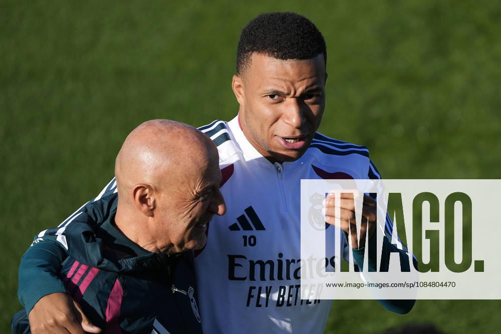 REAL MADRID CF v RB LEIPZIG. CHAMPIONS LEAGUE 2026 2027. ROUND 3. Real Madrid CF s Kylian Mbappe (r) with the fitness coach Antonio Pintus during training session prior to the Champions League round 3 match against RB Leipzig. October 20 2026. (ALTERPHOTOS Acero) MadridSpain