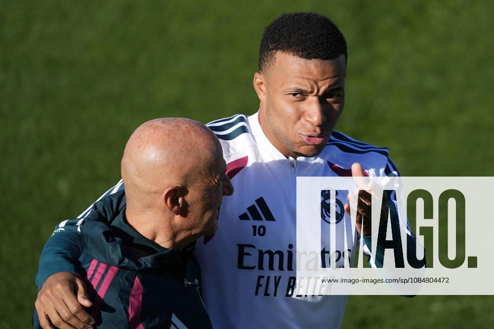 REAL MADRID CF v RB LEIPZIG. CHAMPIONS LEAGUE 2026 2027. ROUND 3. Real Madrid CF s Kylian Mbappe (r) with the fitness coach Antonio Pintus during training session prior to the Champions League round 3 match against RB Leipzig. October 20 2026. (ALTERPHOTOS Acero) MadridSpain