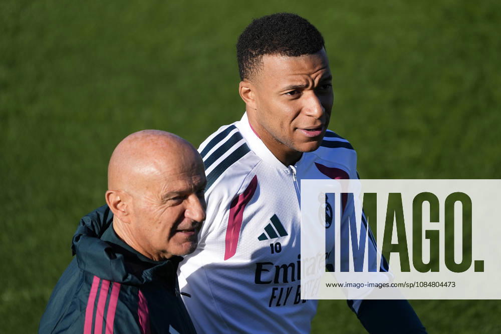 REAL MADRID CF v RB LEIPZIG. CHAMPIONS LEAGUE 2026 2027. ROUND 3. Real Madrid CF s Kylian Mbappe (r) with the fitness coach Antonio Pintus during training session prior to the Champions League round 3 match against RB Leipzig. October 20 2026. (ALTERPHOTOS Acero) MadridSpain