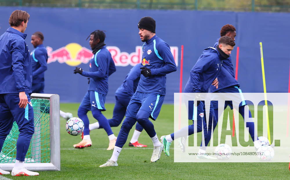 RB Leipzig - Training Champions League Leipzig, 20.10.2026, RB Akademie, UEFA Champions League , RB Leipzig - Abschlusstraining am Vortag von Real Madrid v. RBLeipzig , Im Bild v.l.: Romulo (mi., 40, RB Leipzig) und Christoph Baumgartner (14, RB Leipzig) ,