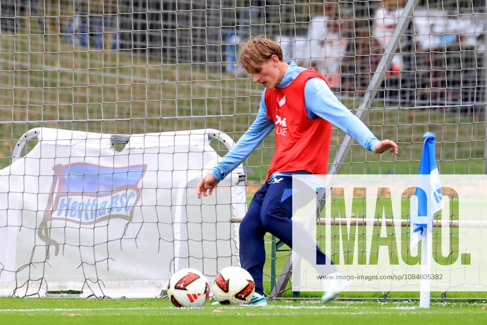 DEU GER, Fussball , 2.Fussballbundesliga, Saison 2026 2027, Sportforum, Hertha BSC, Training Mayson Grothe ( Hertha BSC Berlin 34 ), 2. Liga: DFB DFL regulations prohibit any use of photographs as image sequences and or quasi-video) nordphoto GmbH Engler Berlin Sportforum Berlin Deutschland