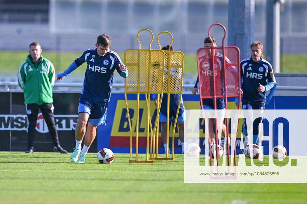 Fussball, Saison 2026 2027, Bundesliga, Training des FC Schalke 04, Maximilian Wöber (FC Schalke 04) xRHR-FOTO YYx
