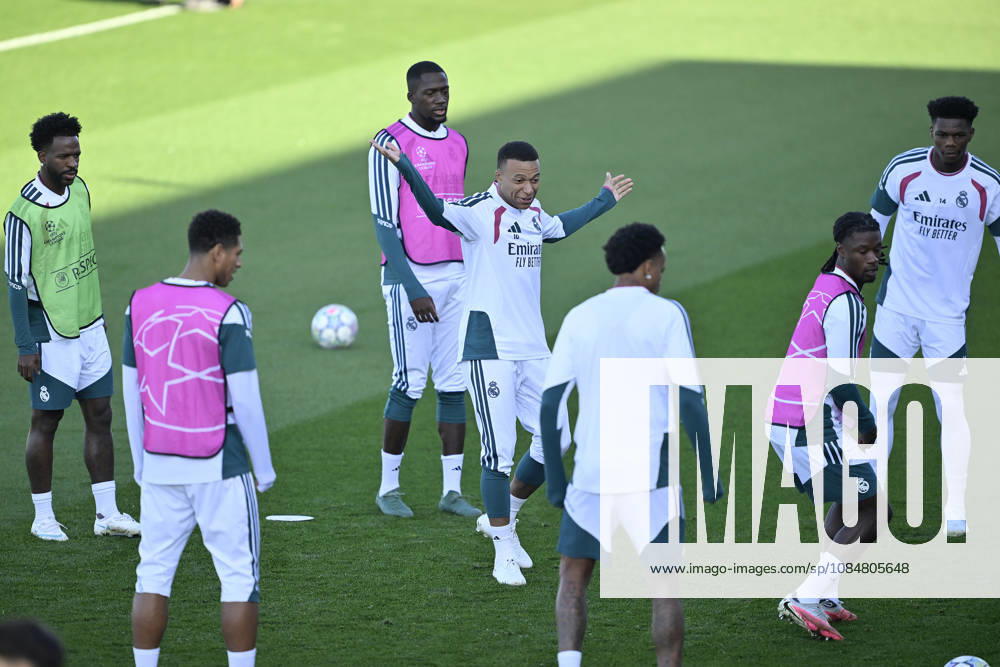 Real Madrid training session ahead of Champions Leage match against RB Leipzig MADRID, SPAIN - OCTOBER 20: Kylian Mbappe (C) of Real Madrid attends the training session at the club s Valdebebas training complex ahead of their UEFA Champions League third-round match against RB Leipzig, on October 20, 2026 in Madrid, Spain. Burak Akbulut Anadolu Madrid Spain. Editorial use only. Please get in touch for any other usage.