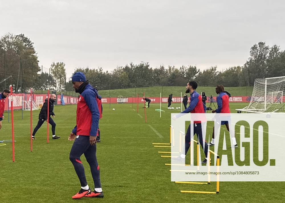 LOSC Lille training session ahead of UEFA Champions League match against Galatasaray CAMPHIN-EN-PEVELE, FRANCE - OCTOBER 20: Players of LOSC Lille take part in a training session at the Domaine de Luchin training facilities ahead of their UEFA Champions League league phase week 3 football match against Galatasaray in Camphin-en-Pevele, France, on October 20, 2026. Murat Karadag Anadolu Camphin-en-pevele France. Editorial use only. Please get in touch for any other usage.