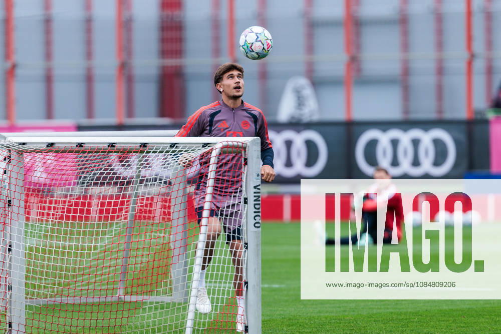 Tom Bischof (FC Bayern Muenchen, 8) controls the ball during the training session before the UEFA Champions League match between FC Bayern Muenchen vs. Arsenal FC at Trainingsgelaende an der Saebener Str on October 20, 2026 in Munich, Germany. Bavaria Germany