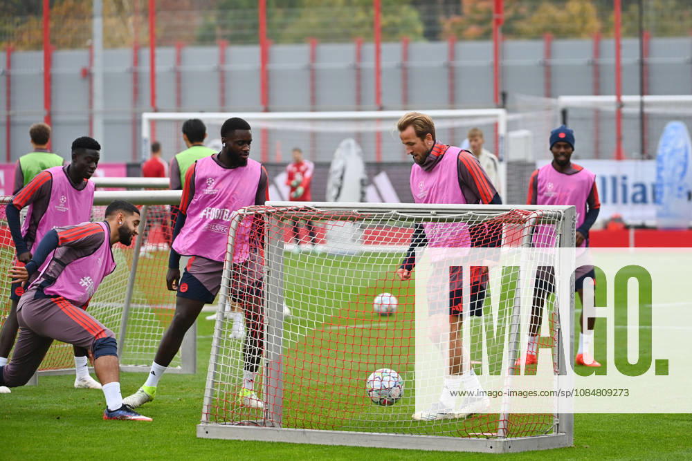 Harry KANE (Bayern Muenchen) am Ball, Aktion,li:Dayot UPAMECANO (Bayern Muenchen),Ismael SAIBARI (Bayern Muenchen), Fussball Champions League,Saison 2026 27, Ligaphase ABSCHLUSSTRAINING am 20.10.2026 FC Bayern Muenchen - FC Arsenal