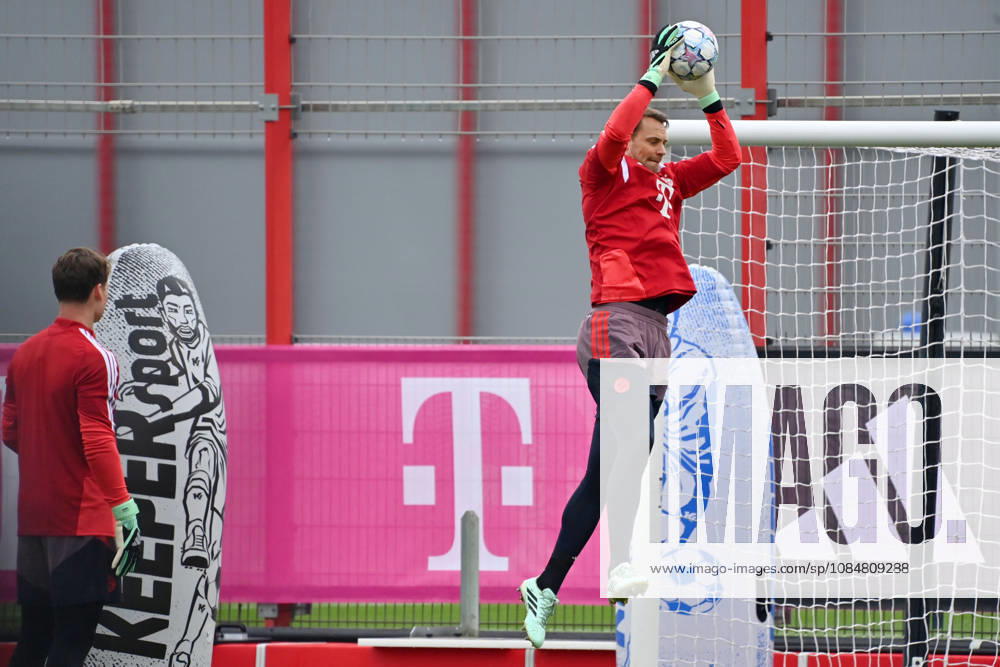 Manuel NEUER (Torwart Bayern Muenchen), Aktion,Einzelaktion,Einzelbild, Freisteller,Ganzkoerperaufnahme,ganze Figur. Fussball Champions League,Saison 2026 27, Ligaphase ABSCHLUSSTRAINING am 20.10.2026 FC Bayern Muenchen - FC Arsenal