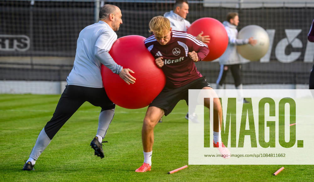 Fussball - 2. Fussball - Bundesliga - Saison 2026 2027 - 1. FC Nürnberg Nuernberg FCN ( Club ) - Training - Sportfoto Zink - - Gerald Stürzenhofecker Stuerzenhofecker (Athletik- und Reha-Trainer 1. FC Nürnberg FCN ) Eric Porstner (41, 1. FC Nürnberg FCN )