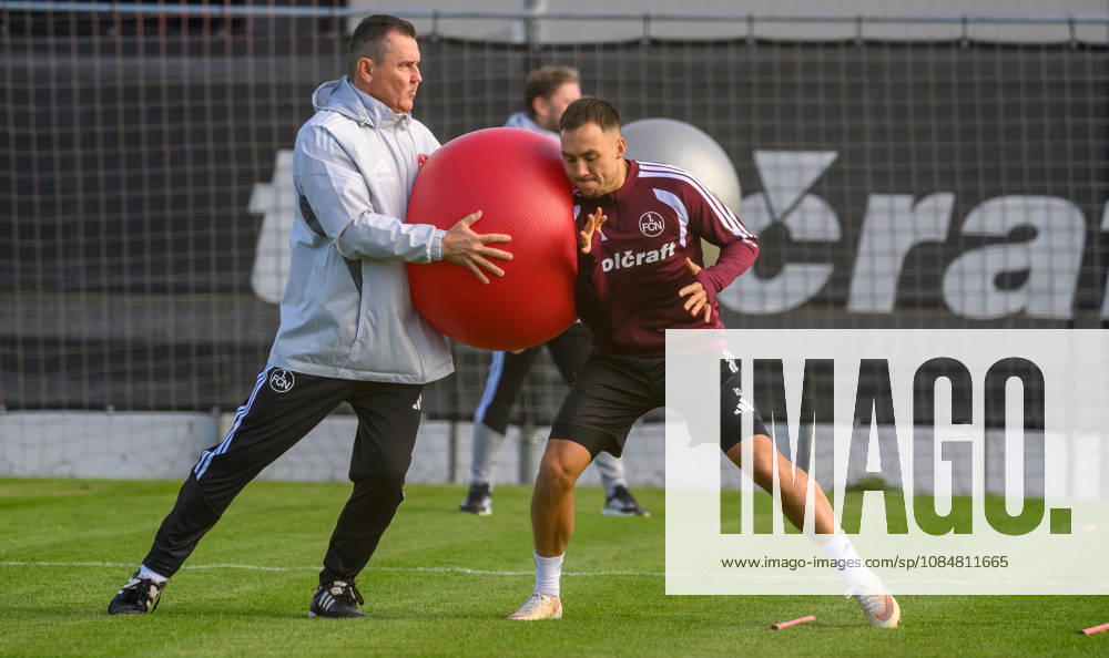 Fussball - 2. Fussball - Bundesliga - Saison 2026 2027 - 1. FC Nürnberg Nuernberg FCN ( Club ) - Training - Sportfoto Zink - - Gubov Milan (Physiotherapeut 1. FC Nürnberg FCN ) Julian Justvan (10, 1. FC Nürnberg FCN )