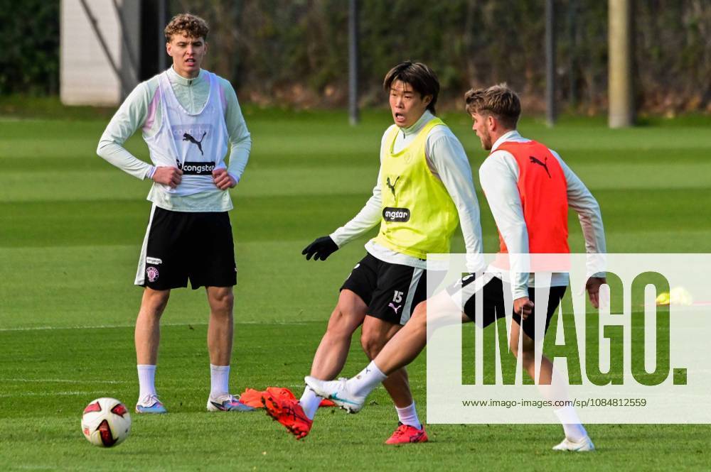 Tomoya Ando Marcus Mathisen ( Pauli ) Deutschland , Hamburg , Trainingsgelände an der Kollaustrasse , Fussball , 2. Bundesliga , FC St Pauli