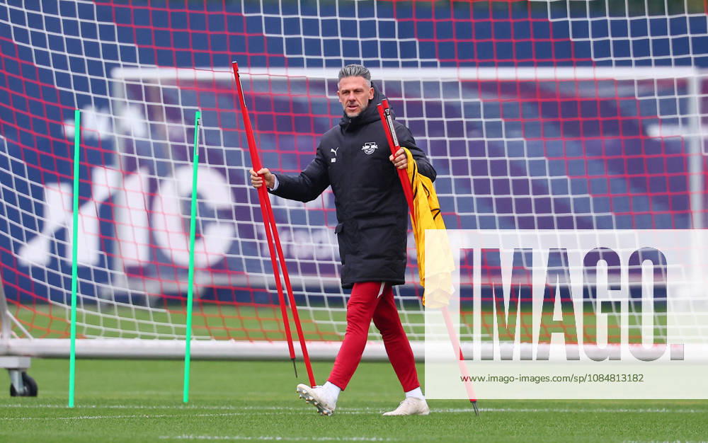 RB Leipzig - Training Champions League Leipzig, 20.10.2026, RB Akademie, UEFA Champions League , RB Leipzig - Abschlusstraining am Vortag von Real Madrid v. RBLeipzig , Im Bild: Trainer Martin Demichelis, RB Leipzig ,