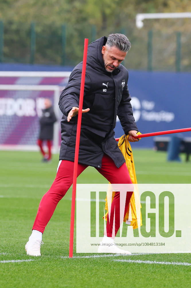 RB Leipzig - Training Champions League Leipzig, 20.10.2026, RB Akademie, UEFA Champions League , RB Leipzig - Abschlusstraining am Vortag von Real Madrid v. RBLeipzig , Im Bild: Trainer Martin Demichelis, RB Leipzig ,