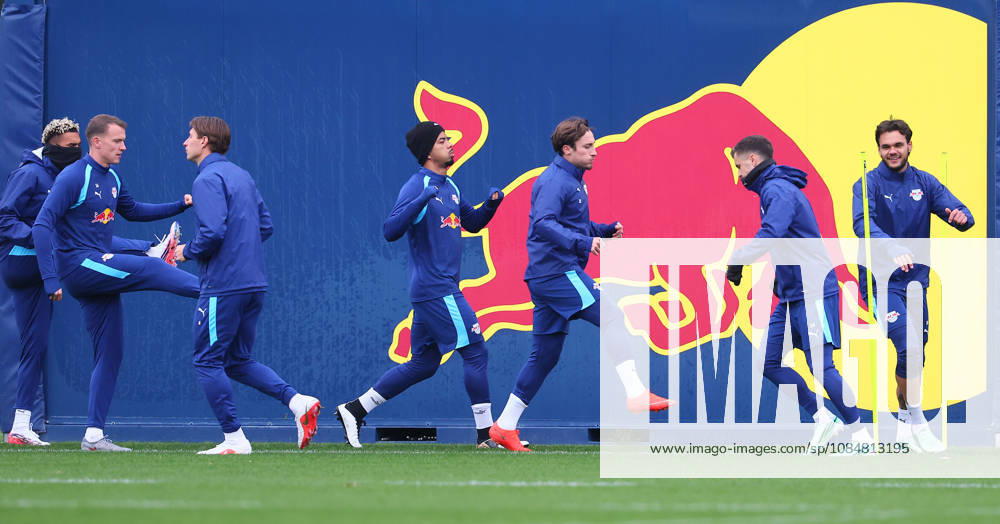 RB Leipzig - Training Champions League Leipzig, 20.10.2026, RB Akademie, UEFA Champions League , RB Leipzig - Abschlusstraining am Vortag von Real Madrid v. RBLeipzig , Im Bild v.l.: Antonio Nusa, Lukas Klostermann, Willi Orban, Benjamin Henrichs, Rocco Reitz, Christoph Baumgartner und Max Finkgräfe Finkgraefe (alle RB Leipzig) ,