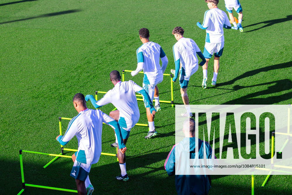 Fussball : Abschlusstraining, Real Madrid, 20.10.2026, Ciudad Real Madrid (Madrid) : Mannschaft beim Aufwärmen