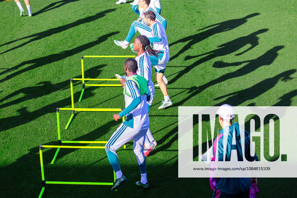 Fussball : Abschlusstraining, Real Madrid, 20.10.2026, Ciudad Real Madrid (Madrid) : Mannschaft beim Aufwärmen