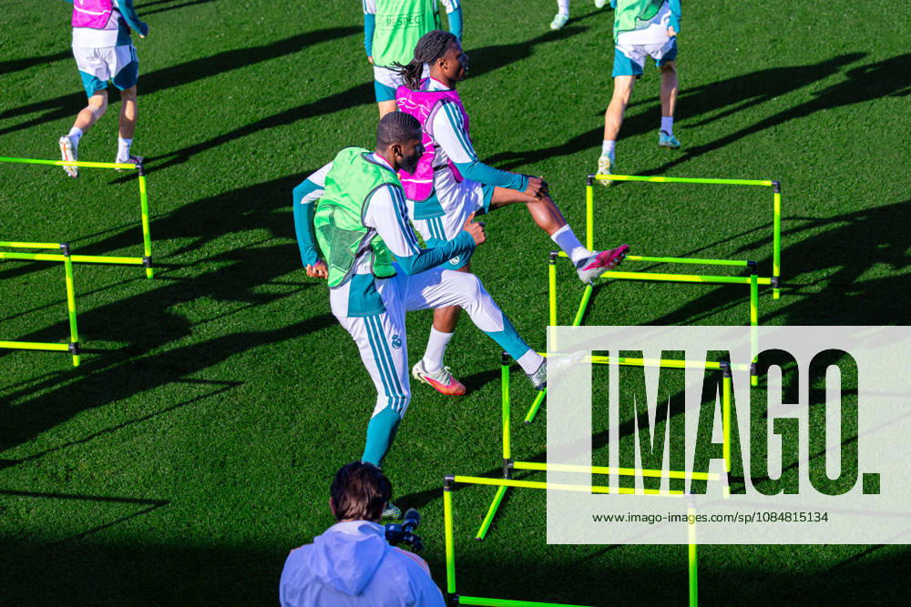 Fussball : Abschlusstraining, Real Madrid, 20.10.2026, Ciudad Real Madrid (Madrid) : Mannschaft beim Aufwärmen