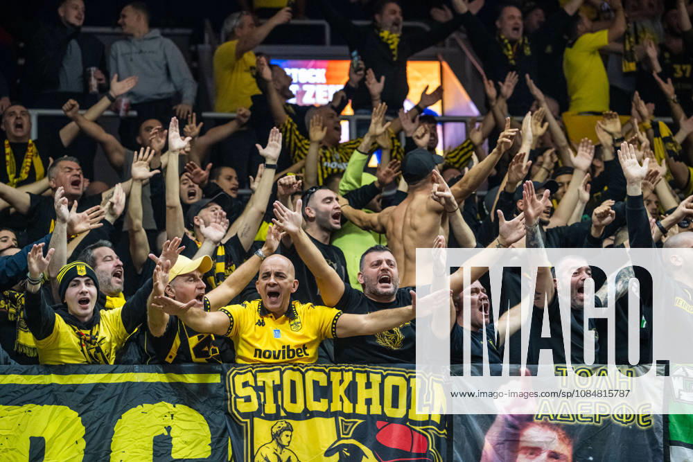 Rostock, Deutschland 20. Oktober 2026: BKT EuroCup - 2026 2027 - Gruppenphase - Gruppe A - Sp. 4 - Rostock Seawolves gegen Aris Thessaloniki Im Bild: Fankurve, Fans, Fanblock, Aris Thessaloniki