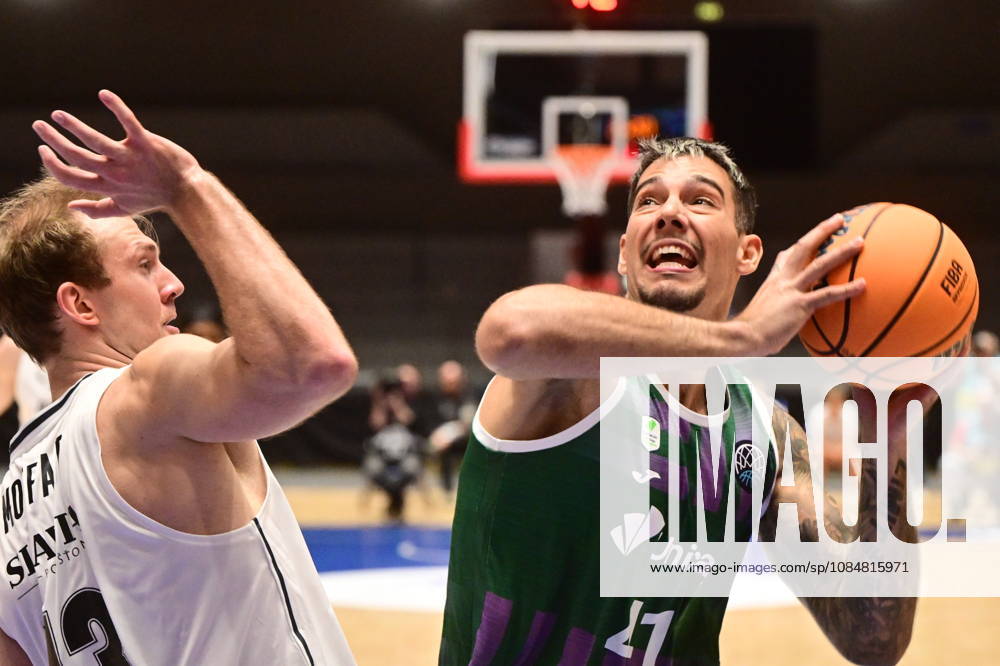 L-R Ryan Moffatt (Pardubice) and Willy Hernangomez (Malaga) in action during men s Basketball Champions League, group E, 2nd round, BK KVIS Pardubice vs Unicaja Malaga, in Pardubice, Czech Republic, October 20, 2026. (CTKxPhoto JosefxVostarek) CTKPhotoP2026102007081 CTKPhotoP2026102007081