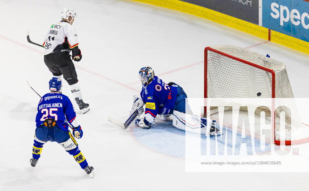 Ice hockey, Eishockey National League Regular Season - EHC Kloten vs Lausan Kloten, Switzerland, 20th Oct 2026: 16th minute 11 Antti Suomela (Lausanne) scores to make it 0-2. Goalkeeper 35 Davide Fadani (Kloten) and 25 Arttu Ruotsalainen (Kloten) beaten again.