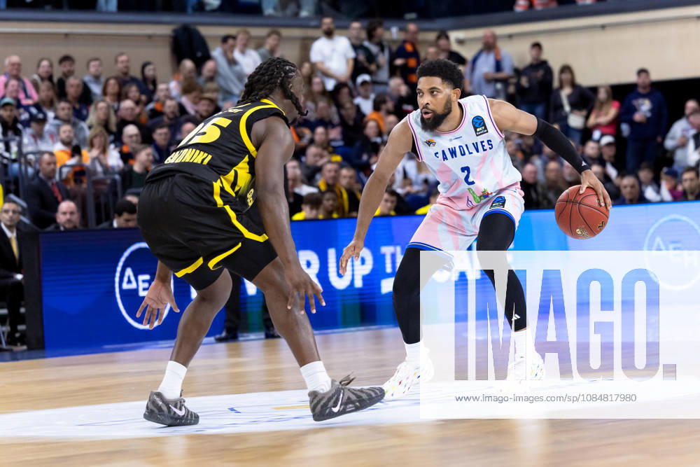 Zach Copeland (ROSTOCK SEAWOLVES, 02), Adam Mokoka (Aris Thessaloniki, 95) GER, Rostock Seawolves vs. Aris Thessaloniki, Basketball, BKT EuroCup, Spielzeit 2026 2027, 20.10.2026 GER, Rostock Seawolves vs. Aris Thessaloniki, Basketball, BKT EuroCup, Spielzeit 2026 2027, 20.10.2026 Deutschland