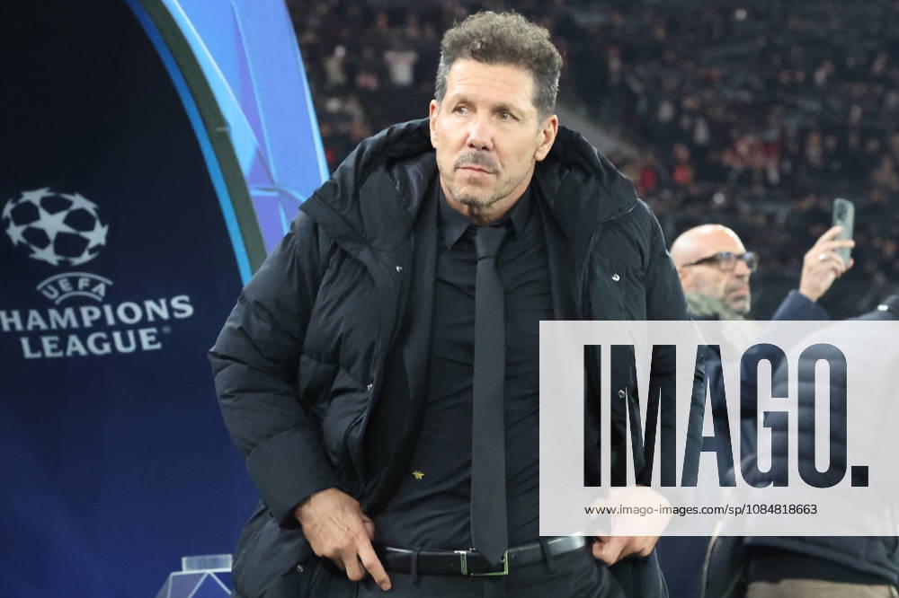 Fussball UEFA Champions League, VfB Stuttgart - Atletico Madrid v.l. Diego Simeone Trainer (Atlà tico Madrid) Stuttgart