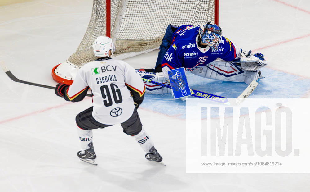 Ice hockey, Eishockey National League Regular Season - EHC Kloten vs Lausan Kloten, Switzerland, 20th Oct 2026: Goaltender 35 Davide Fadani (Kloten) is busy saving the puck. 96 Drake Caggiula (Lausanne) sees the rebound.