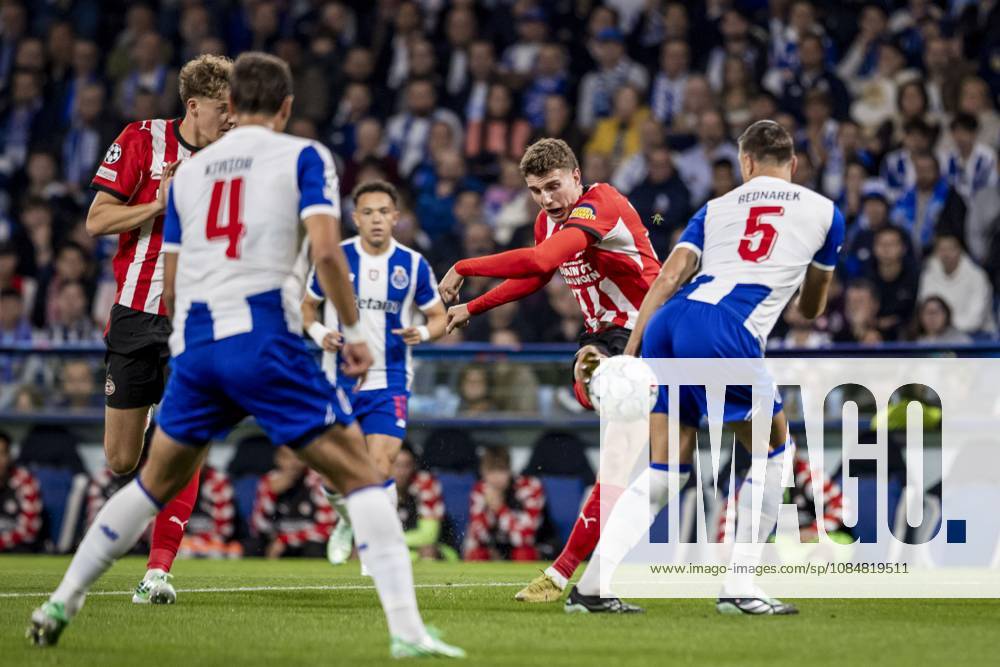 PORTO - (lr) Sven Mijnans of PSV Eindhoven, Jakub Kiwior of FC Porto, Guus Til of PSV Eindhoven and Jan Bednarek of FC Porto during the UEFA Champions League match between FC Porto and PSV Eindhoven at the Estadio Do Dragao, on 20 October 2026 in Porto, Portugal. MORITZ MUELLER ANP ANPxSportx IVx 573092473 originalFilename: 573092473