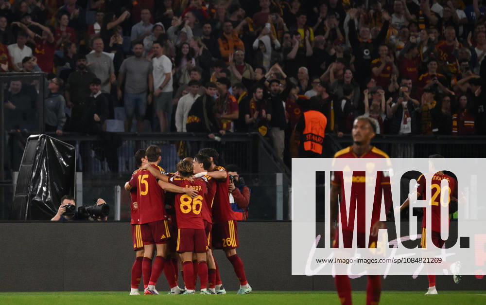 Roma s players jubilates after scoring the goal during the UEFA Champions League soccer match between AS Roma and Slovan Bratislava at the Olimpico stadium in Rome, Italy, 20 October 2026..ANSA ALESSANDRO DI MEO UEFA Champions League - AS Roma Vs Slovan Bratislava - ZUMAa110 20261020_zaf_a110_010