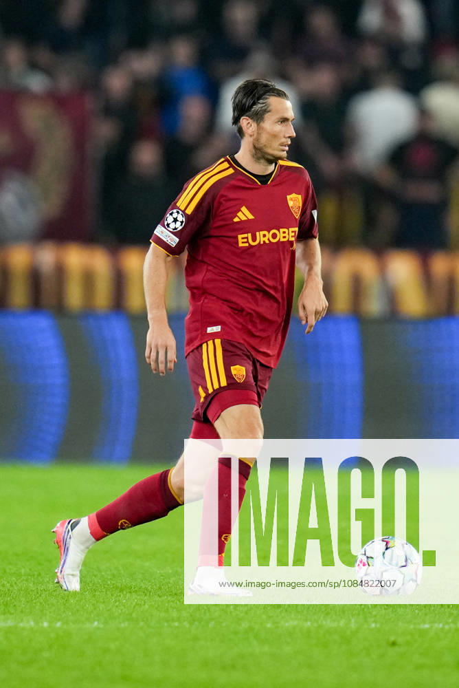 AS Roma v SK Slovan Bratislava - UEFA Champions League 2026 27 League Phase MD3 Marten de Roon of AS Roma in action during the AS Roma v SK Slovan Bratislava. - UEFA Champions League 2026 27 League Phase MD3 at Stadio Olimpico on October 20, 2026 in Rome, Italy Rome Stadio Olimpico Lazio Italy