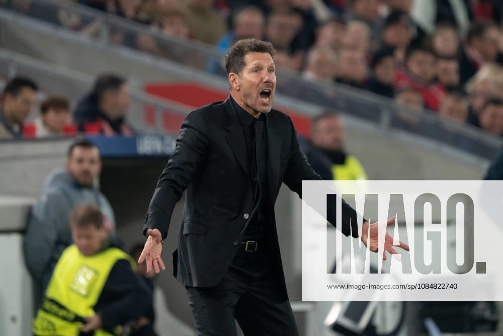Diego Pablo Simeone (Trainer, Atletico Madrid) Geste, Mimik, Zeichen, GER, VfB Stuttgart vs. AtlÃ tico Madrid, Fussball, UEFA Champions League, Spieltag 3, Spielzeit 2026 2027, 20.10.2026, GER, VfB Stuttgart vs. AtlÃ tico Madrid, Fussball, UEFA Champions League, Spieltag 3, Spielzeit 2026 2027, 20.10.2026, Stuttgart