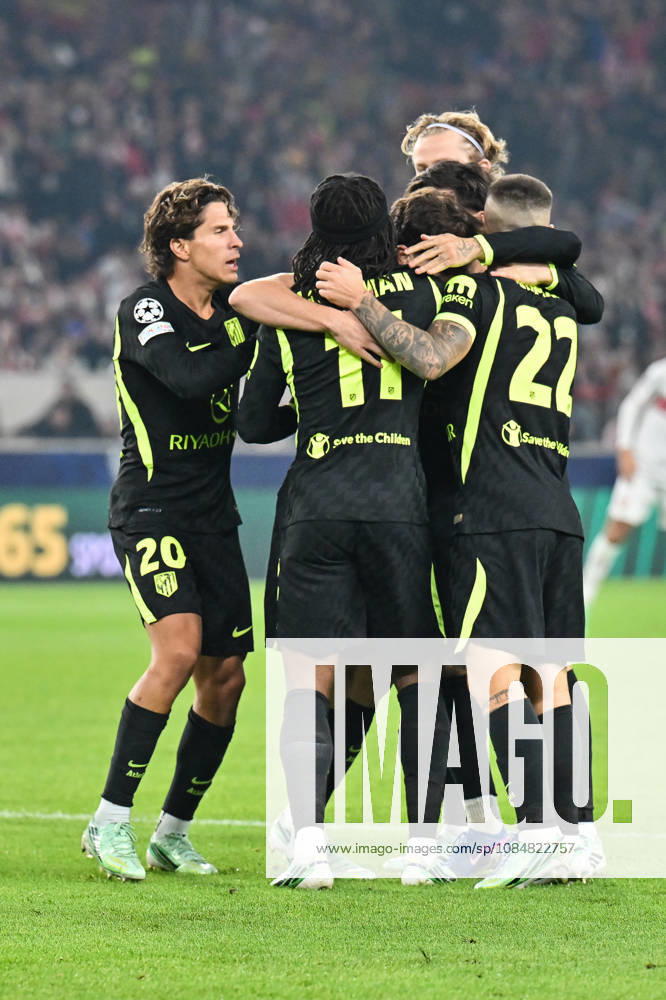 STUTTGART, GERMANY; 20. OCTOBER: Atletico celebrate the goal to make it 1-1 by Julian ALVAREZ (Atletico Madrid 19) Tor Torschuetze Freude Happy during the UEFA Champions League Match between VfB Stuttgart vs. Atletico Madrid at Matchday 3 at MHP Arena