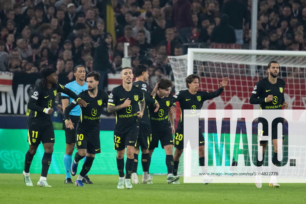 GER, Fussball, Herren, UEFA Champions League, Saison 2026 2027, 3. Spieltag, VfB Stuttgart vs. Atletico Madrid Tor zum 1:1 durch Julian Alvarez ( Atletico Madrid, 19 ). Jubel, Torjubel, bejubelt sein Tor mit Ademola Lookman ( Atletico Madrid, 11 ), Alex Baena ( Atletico Madrid, 10 ), Alejandro Grimaldo ( Atletico Madrid, 22 )Giuliano Simeone ( Atletico Madrid, 20 ), David Hancko ( Atletico Madrid, 17 ) Stuttgart MHP Arena Baden-Württemberg Deutschland