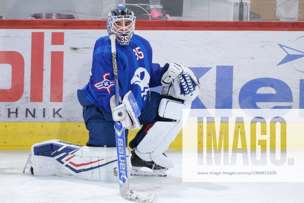 Swiss Ice hockey, Eishockey - EHC Kloten vs Lausanne Hockey - EHC Kloten Goalie Davide Fadani (35)