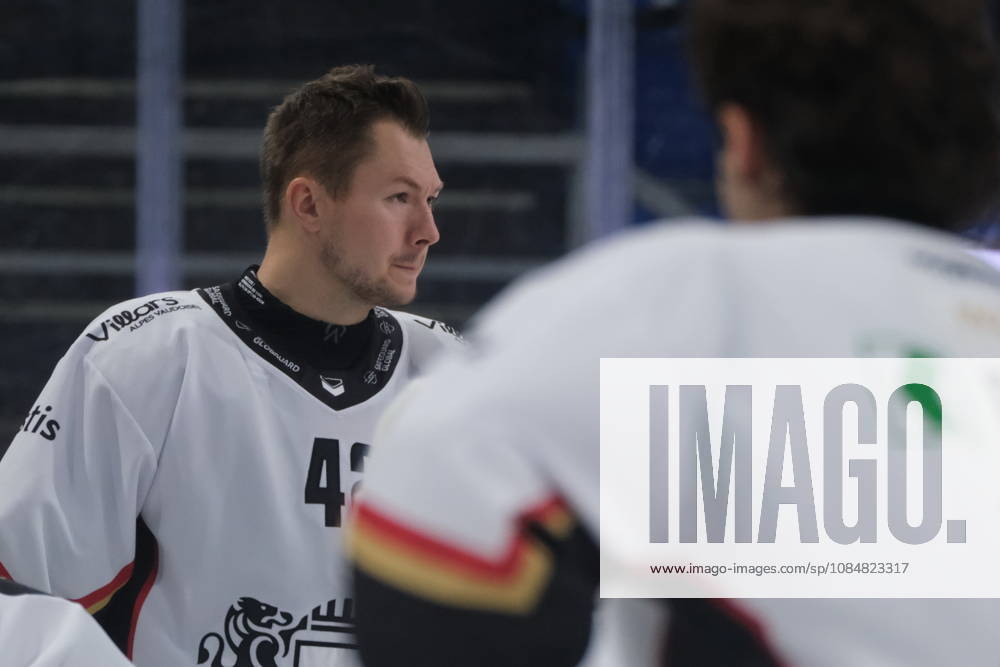 Swiss Ice hockey, Eishockey - EHC Kloten vs Lausanne Hockey - Lausanne Forward Curtis Lazar (TS 42)