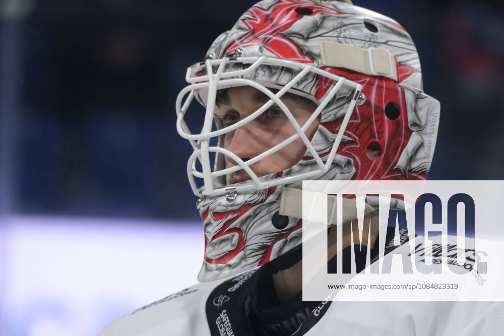 Swiss Ice hockey, Eishockey - EHC Kloten vs Lausanne Hockey - Lausanne Goalie Kevin Pasche (33)