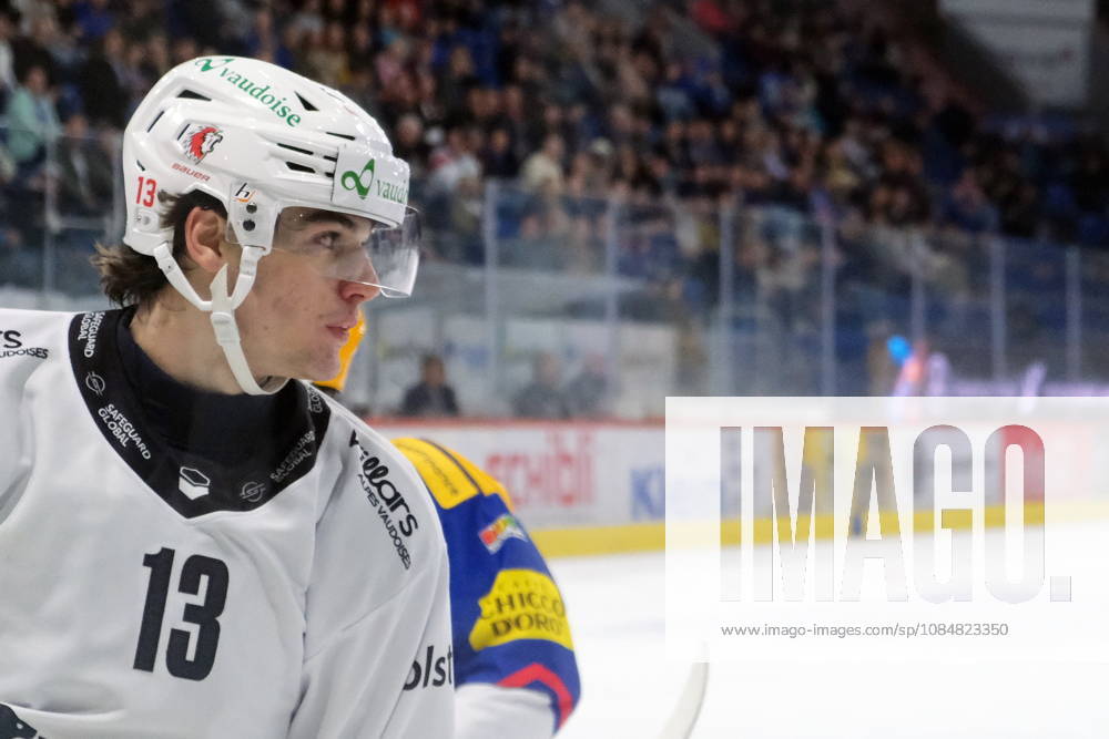 Swiss Ice hockey, Eishockey - EHC Kloten vs Lausanne Hockey - Lausanne Defender Basile Sansonnens (13)