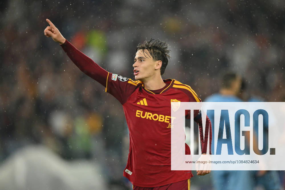 AS Roma v Slovan Bratislava - UEFA Champions League ROME, ITALY - OCTOBER 20 : Nicolo’ Pisilli of AS Roma celebrates after scoring a goal during the Champions League match between AS Roma and Slovan Bratislava at Stadio Olimpico on October 20 ,2026 in Rome, Italy. Claudio Pasquazi Anadolu Rome Italy. Editorial use only. Please get in touch for any other usage.