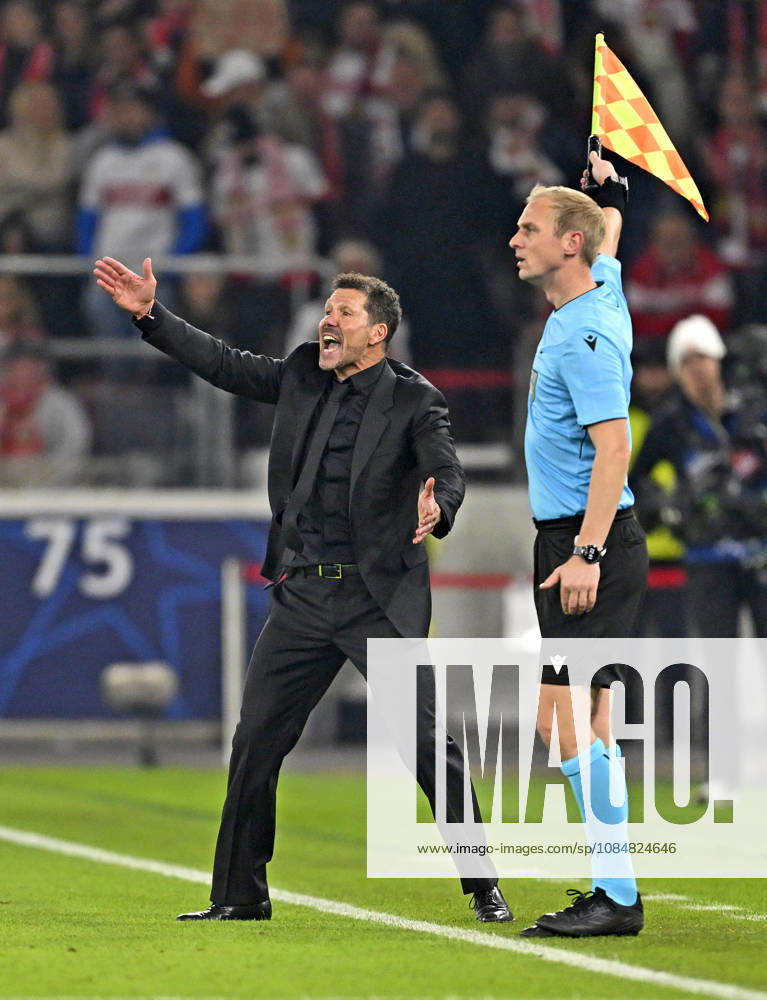 Fussball UEFA Champions-League League 2026 2027, 3.Spieltag, VfB Stuttgart - Atletico Madrid, in der MHP-Arena Stuttgart, Trainer Diego Simeone (Atletico Madrid) regt sich auf.
