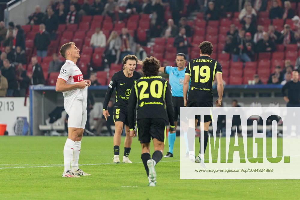 Fussball UEFA Champions League, VfB Stuttgart - Atletico Madrid, v.l. Torjubel Atletico Madrid nach dem 1:1 Ausgleichstreffer durch Julian Alvarez (19, Atlà tico Madrid) r. Stuttgart