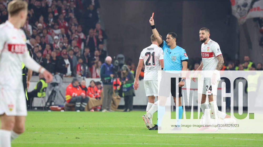 Fussball UEFA Champions League, VfB Stuttgart - Atletico Madrid v.l. Schiedsrichter Referee Serdar Gözübüyük zeigt die Rote Karte Morten Hjulmand (Atlà tico Madrid) Stuttgart