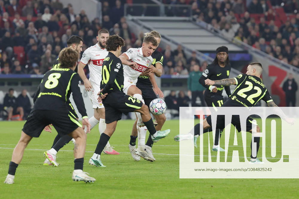 Im Bild: v.li. Pablo Barrios (Atletico Madrid, 8), David Hancko (Atletico Madrid, 17), Jeff Chabot (VfB Stuttgart, 24), Giuliano Simeone (Atletico Madrid, 20), Grischa Proemel (VfB Stuttgart, 21) am Ball, Marcos Llorente (Atletico Madrid, 14), Ademola Lookman (Atletico Madrid, 11) und Alejandro Grimaldo (Atletico Madrid, 22) 20.10.2026, VfB Stuttgart - Atletico Madrid, UEFA Champions League, 3. Spieltag, Deutschland, Stuttgart, MHP Arena, DFL REGULATIONS PROHIBIT ANY USE OF PHOTOGRAPHS AS IMAGE SEQUENCES AND OR QUASI-VIDEO.