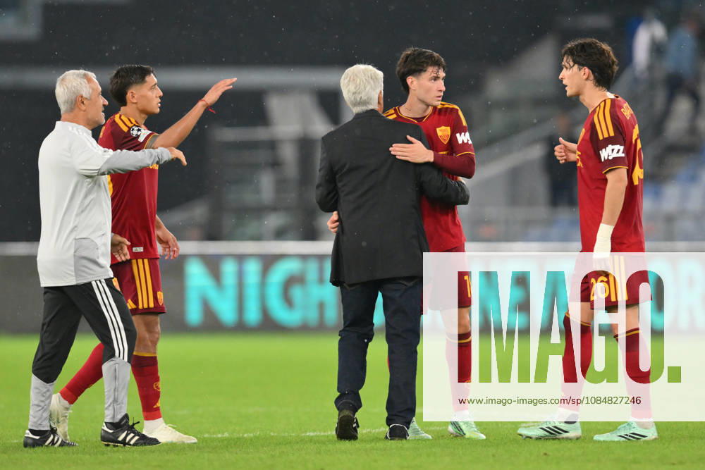 20th October 2026; Stadio Olimpico, Rome, Italy; UEFA Champions League Football, Roma versus Slovan Bratislava; Roma& x2019;s players celebrate their victory at the end of the match AllShotLive