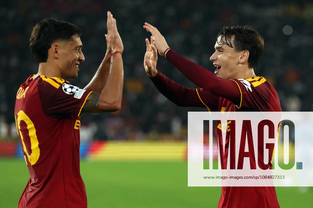 SOCCER - UEFA Champions League - AS Roma vs. Slovan Bratislava Photo by IPA ABACAPRESS.COM89963773 - Rome, Italy - October 20, 2026: Nahuel Molina (right back) of AS Roma scores the goal to make it 2-0 and celebrates with the team during the 2026-2027 UEFA Champions League soccer match between AS Roma and SLOVAN BRATISLAVA at the Olympic Stadium in Rome. Roma Italy