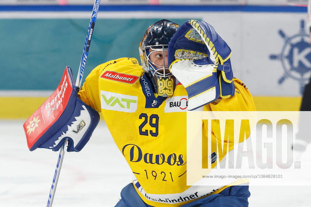 Swiss Life Arena Zuerich, SCHWEIZ, Saison 2026 2027 Herren Eishockey National League ZSC Lions - HC Davos Torwart Sandro Aeschlimann (HC Davos)