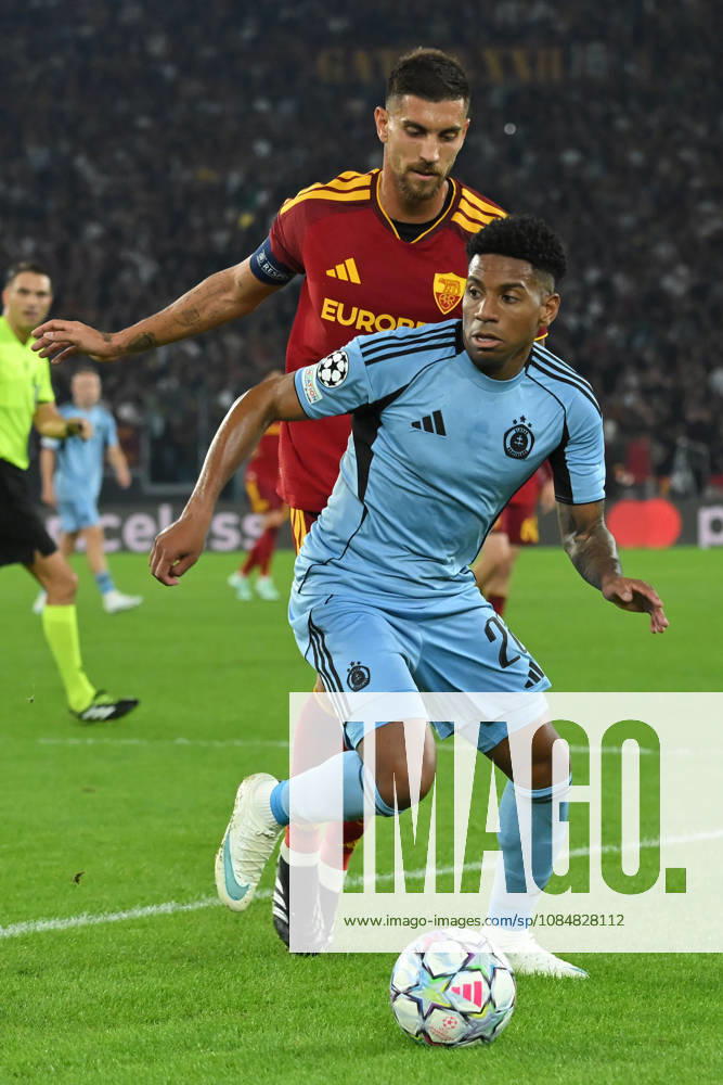 IPA89968035 - Cesar Blackman of Slovan Bratislava and Lorenzo Pellegrini of Roma during the Champions League group stage Matchday 3 game between Roma and Slovan Bratislava at the Stadio Olimpico. Rome (Italy), October 20, 2026 Mattia Vian