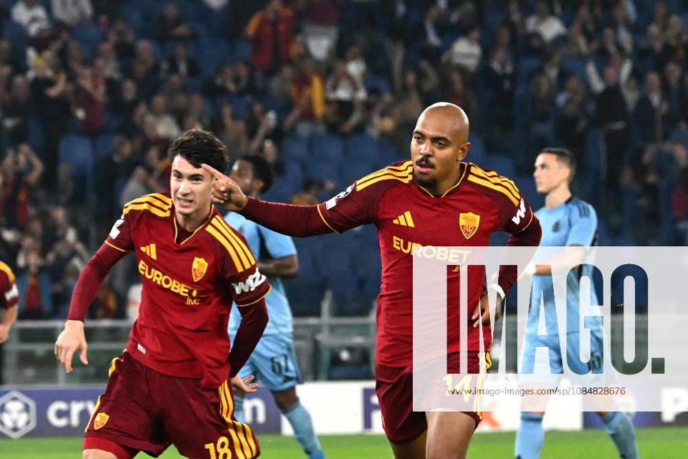 SOCCER - UEFA Champions League - AS Roma vs. Slovan Bratislava Photo by IPA ABACAPRESS.COM89967102 - October 20, 2026 Champions League: Roma vs. Slovan Bratislava In the photo: Malen celebrates with Soule (Photo by Gino Mancini) Roma Italy