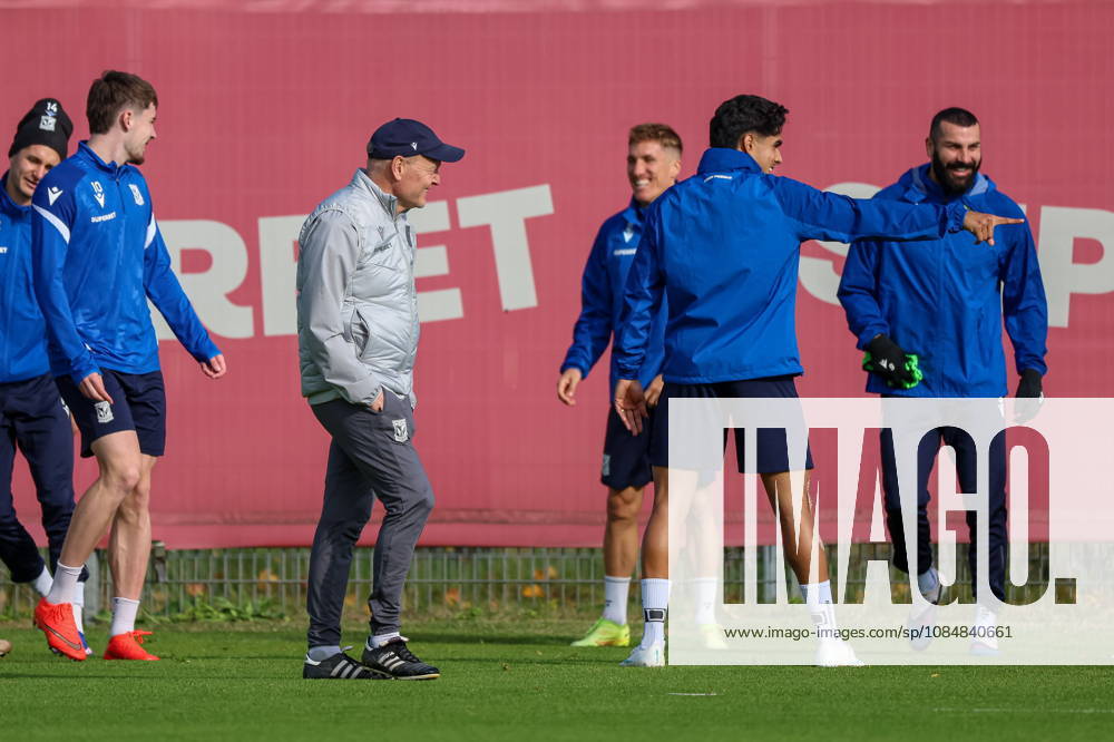 2026.10.21 Poznan Pilka nozna UEFA Liga Europy faza ligowa sezon 2026 2027 Trening Lech Poznan przed meczem z AFC Sunderland N z Trener Lecha Niels Frederiksen Foto Pawel Jaskolka PressFocus 2026.10.21 Poznan Football Europa League League Phase 2026 2027 Lech Poznan training session before AFC Sunderland game Credit: Pawel Jaskolka PressFocus NEWSPIX.PL --- newspix.pl
