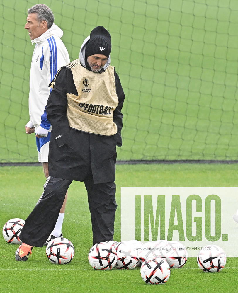 Juventus coach Luciano Spalletti during training on the eve of their UEFA Europa League soccer match against Rennes at the Continassa in Turin, italy, 21 october 2026 ANSA ALESSANDRO DI MARCO. UEFA Europa League: Juventus FC Training - ZUMAa110 20261021_zaf_a110_007