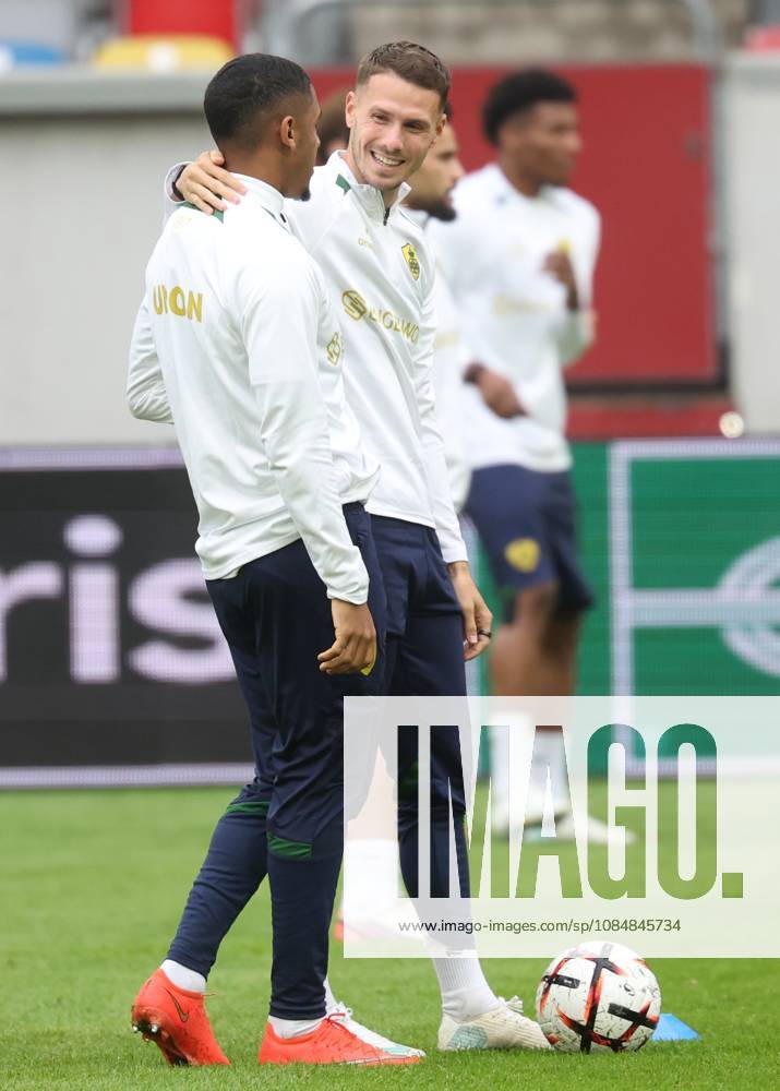 Union s Guilherme Smith and Union s Raul Florucz pictured during a training session of Belgian soccer team Royale Union Saint-Gilloise, Wednesday 21 October 2026 in Dusseldorf, Germany, in preparation of tomorrow s game against Israeli Hapoel Be er Sheva F.C. on the third day of the UEFA Europa League league phase. The game was moved to Dusseldorf, as Belgian cities refused to host for security reasons. VIRGINIExLEFOUR x190509119x